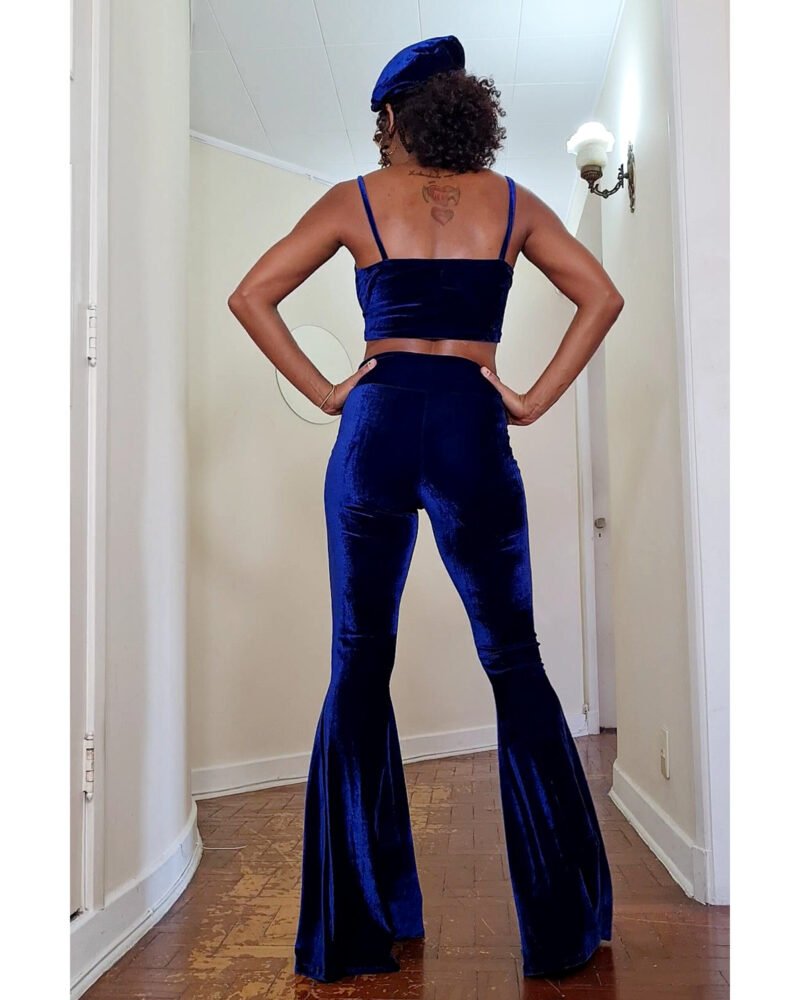 CALÇA JANIS JOPLIN VELUDO AZUL MARINHO - boca de sino - Imagem 4
