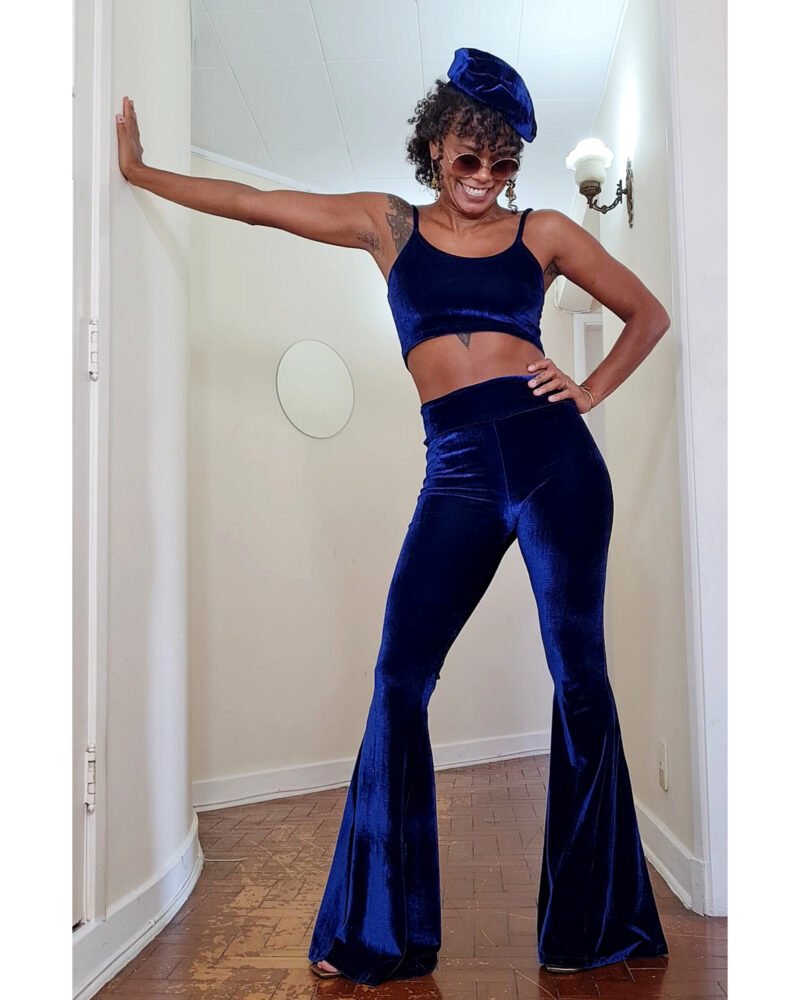 CALÇA JANIS JOPLIN VELUDO AZUL MARINHO - boca de sino - Imagem 5