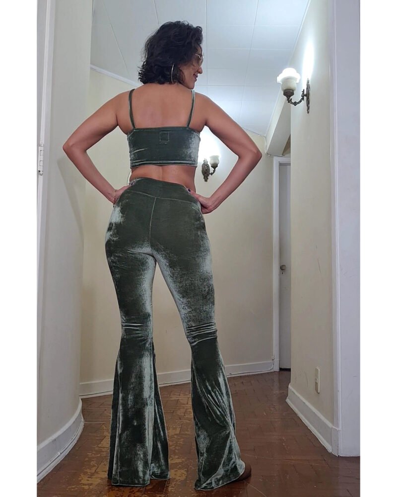 CALÇA JANIS JOPLIN VELUDO VERDE - boca de sino - Imagem 2