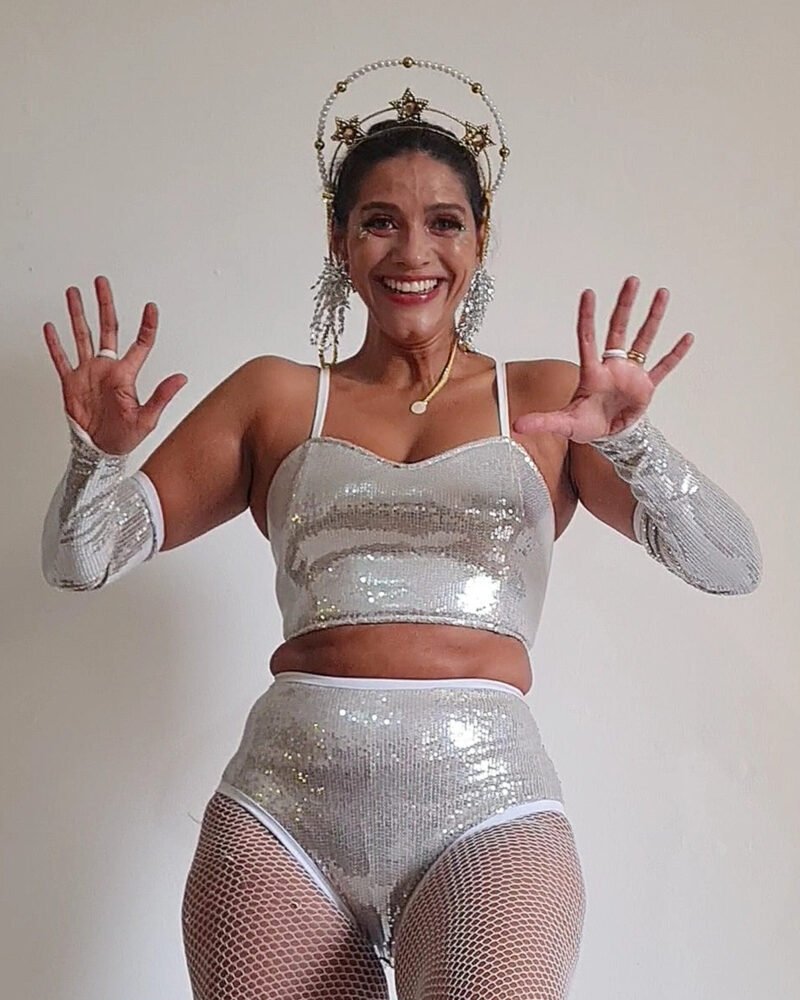 HOT PANT PAETÊ PRATA - Imagem 5