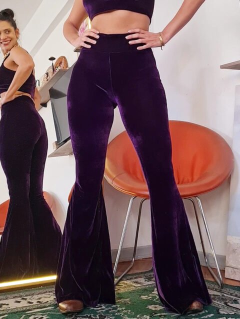 CALÇA JANIS JOPLIN VELUDO ROXO BERINJELA