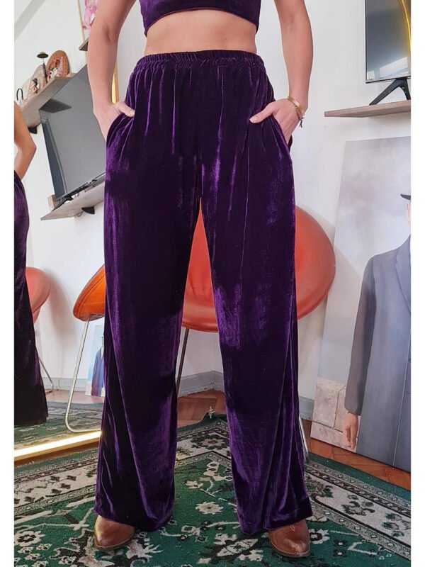 CALÇA RETA VELUDO ROXO BERINJELA