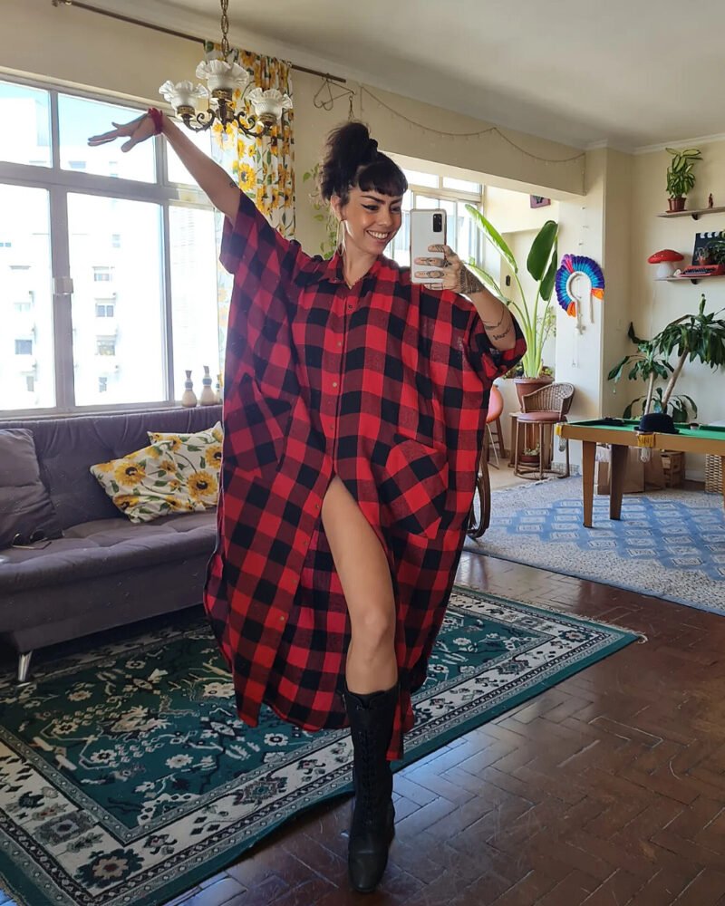 CAMISÃO CRIS LONGO FLANELA XADREZ VERMELHO E PRETO - Imagem 5