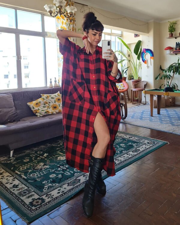 CAMISÃO CRIS LONGO FLANELA XADREZ VERMELHO E PRETO - Imagem 6
