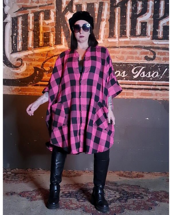 CAMISÃO CRIS CURTO FLANELA XADREZ PINK E PRETO - Imagem 3