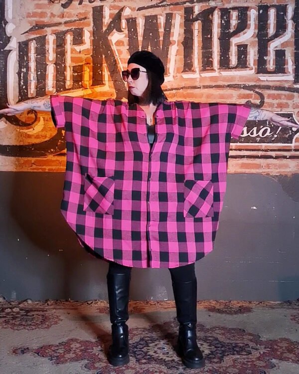CAMISÃO CRIS CURTO FLANELA XADREZ PINK E PRETO - Imagem 2