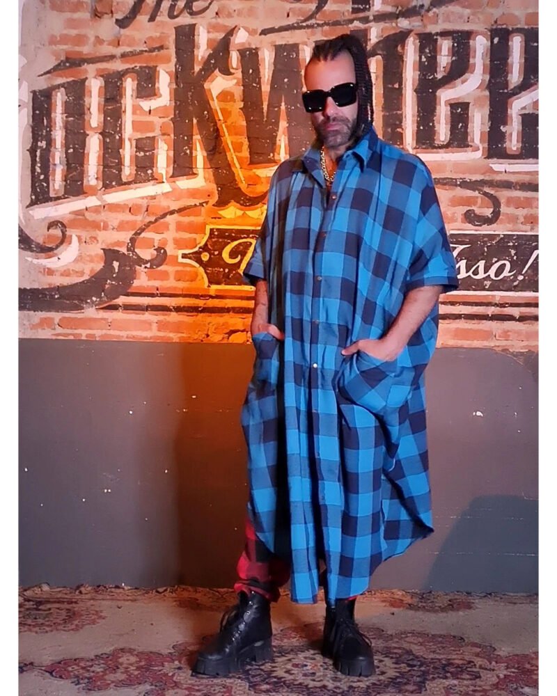 CAMISÃO CRIS LONGO FLANELA XADREZ AZUL E PRETO - Imagem 4