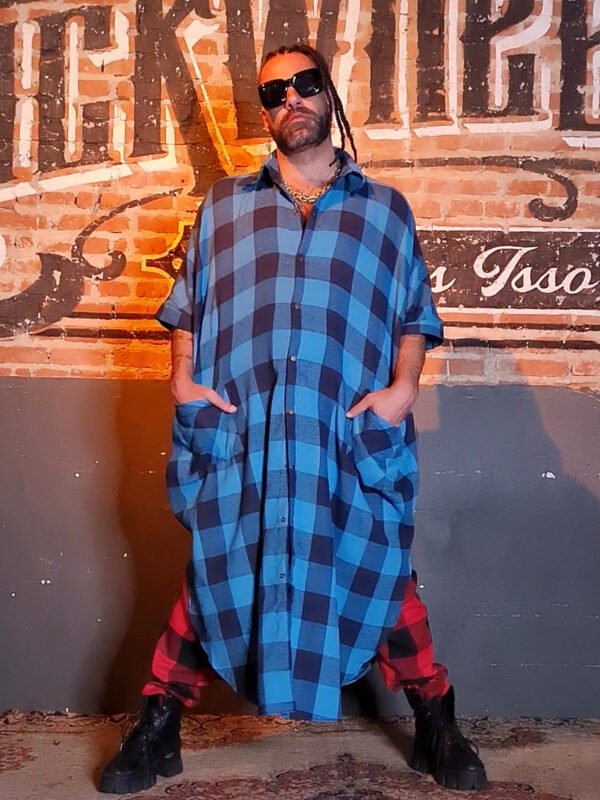 CAMISÃO CRIS LONGO FLANELA XADREZ AZUL E PRETO
