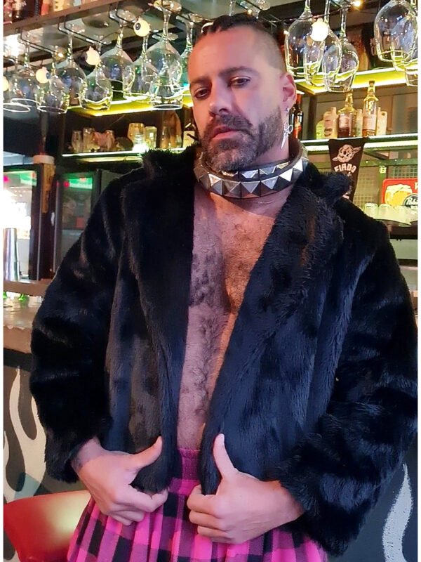 CASACO CARRIE PÊLOS PRETO